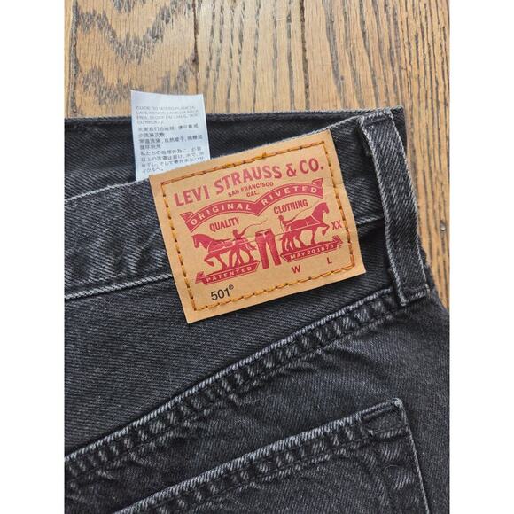 Levi's 501 Button Fly Jean Shorts Womens Size 30w or 8-10 Black NWOT High Rise - Picture 4 of 5